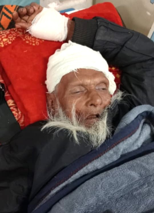 মামলা আপোস না করায় বয়োবৃদ্ধের উপর এ কেমন বর্বরতা!