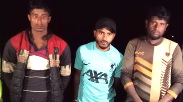 জাদুকাটা নদীর পাড় কেটে খনিজ বালি পাথর চুরিকান্ডে ফের তিন জন আটক