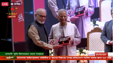 একুশে পদক তুলে দিলেন প্রধান উপদেষ্টা