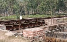 সীমান্তে বিএসএফের বাধায় বন্ধ রেলসেতুর সংস্কারকাজ