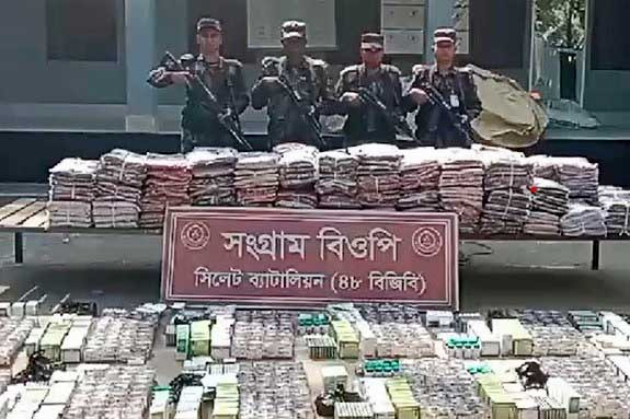 ভারতীয় মদ ঔষধ সহ ১ কোটি ৪৬ লাখ টাকার মালামাল জব্দ