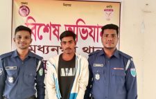 মধ্যনগর পুলিশের অভিযানে যুবক গ্রে*ফতার