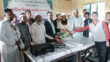ছাতকের হাজী আব্দুল খালিক উচ্চ বিদ্যালয়ের মেধাবী শিক্ষার্থীদের মাঝে অর্থ বিতরণ বার্ষিক মিলাদ মাহফিল