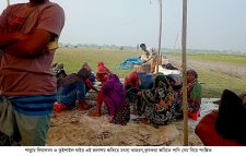 শাল্লায় দিঘালবন ও কুইশাইল ধাইর জলাশয় শুকিয়ে মৎস্য আহরন, জমিতে পানি সেচ নিয়ে কৃষকরা শংঙ্কিত