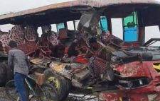 সিলেট-ঢাকা মহাসড়কে বাস ট্রাকের সং ঘ র্ষ ১৫ জন শিক্ষার্থী আ হ ত