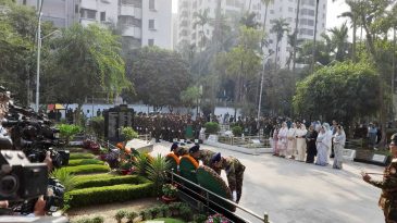 পিলখানা দিবসে বনানী কবরস্থানে স্বরাষ্ট্র উপদেষ্টাসহ তিন বাহিনীর শ্রদ্ধা নিবেদন
