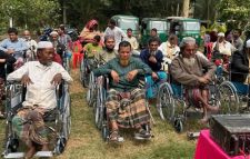 ছাতকে “জয়তুন ওয়েলফেয়ার ট্রাস্ট”প্রতিবন্ধীদের মধ্যে হুইল চেয়ার বিতরণ করেছে