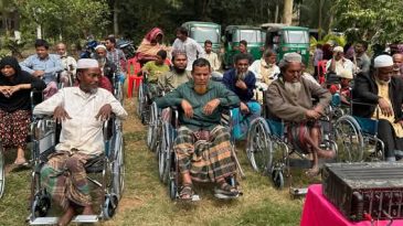 ছাতকে “জয়তুন ওয়েলফেয়ার ট্রাস্ট”প্রতিবন্ধীদের মধ্যে হুইল চেয়ার বিতরণ করেছে
