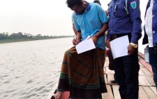 সুরমায় ঘাটে বাঁধা গাঁ*জার ট্রলার,মা*দক কারবারি চক্রের নাগাল পায়নি পুলিশ!