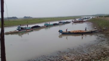 মধ্যনগরে প্রয়োজন দ্রুত নদী খনন