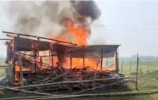 দিরাই ও শাল্লায় অবস্থিত সতোয় জলমহালটি লুটপাঠ করতে কয়েক হাজার মানুষের আগমন,প্রশাসনের সামনে দুটি খলায় আগুন