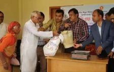 ছাতক সদর ইউনিয়নের হত-দরিদ্র পরিবারের মাঝে সরকারি চাল বিতরণ