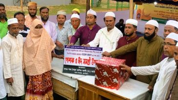সিলেটে নওমুসলিম পরিবারের সদস্যরা ঈদ উপহার পেলেন তারেক রহমানের