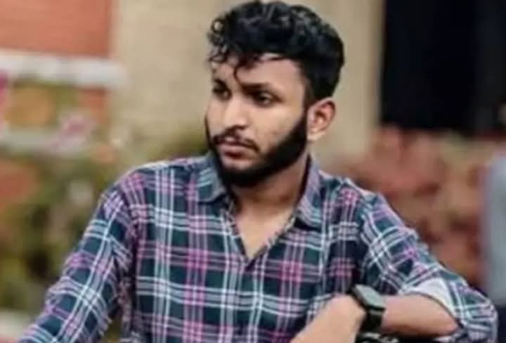 আগেরদিন নিজ হাতে পরিস্কার পরিচ্ছন্ন করা কবরস্থানে পরদিন দাফন হলো আবিরের