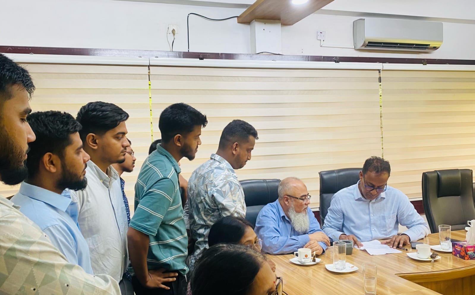এমসি কলেজে নতুন মসজিদ নির্মাণে শিক্ষার্থীদের জোর দাবি, স্থান পরিবর্তন নিয়ে আলোচনা