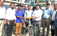 জগন্নাথপুরে ৬৪ জন গ্রাম পুলিশের মধ্যে বাইসাইকেল বিতরণ