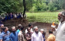 জগন্নাথপুর ও ছাতকের মধ্যবর্তী এলাকায় নির্মাণাধীন ব্রীজের মালামাল নিয়ে যাওয়ার প্রতিবাদে মানববন্ধন