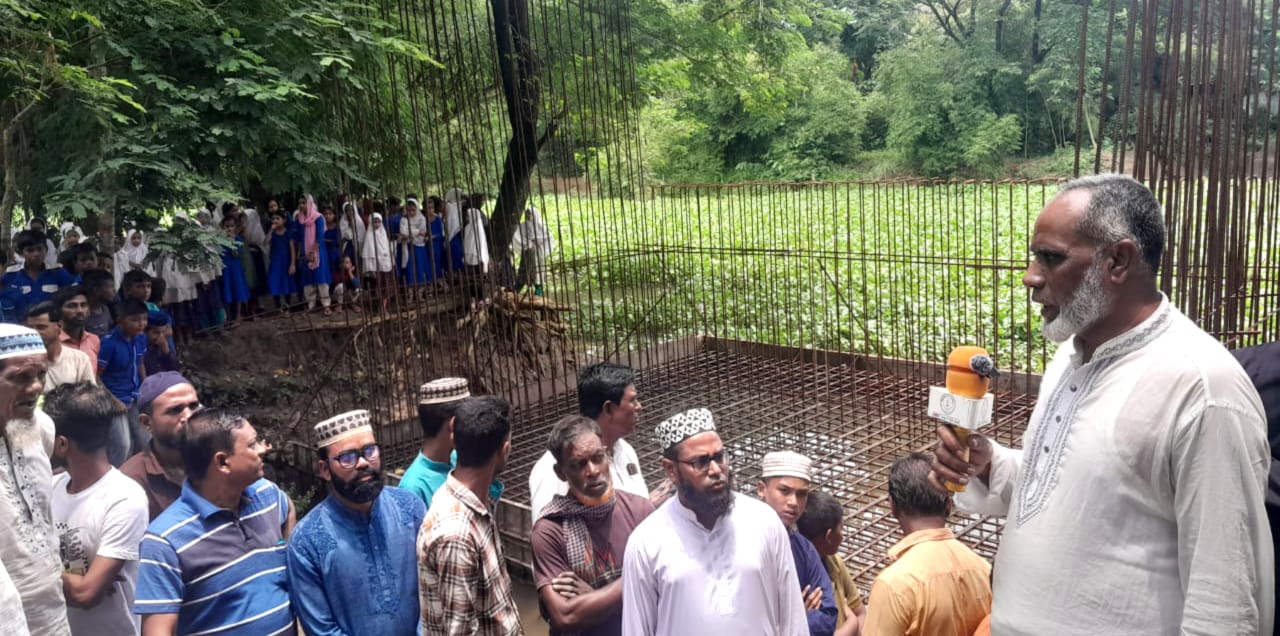 জগন্নাথপুর ও ছাতকের মধ্যবর্তী এলাকায় নির্মাণাধীন ব্রীজের মালামাল নিয়ে যাওয়ার প্রতিবাদে মানববন্ধন