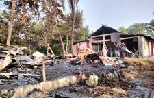 শান্তিগঞ্জে অগ্নিকাণ্ডে নিঃস্ব ৫ পরিবার
