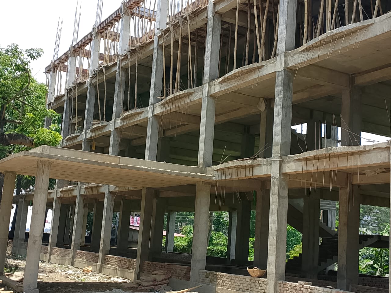 শাল্লায় স্কুল ভবন নির্মাণে অনিয়ম,ঠিকাদার বললেন,সাংবাদিক ও প্রেসক্লাব আমরা চালাই,নেতা-নেত্রী সঙ্গে নিয়েই চলি