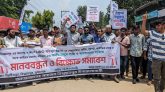 সুনামগঞ্জে নির্বাহী কর্মকর্তাকে (ইউএনও) অপসারণের দাবিতে মানববন্ধন ও বিক্ষোভ