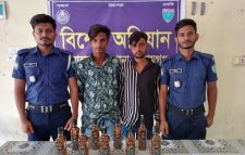 দোয়ারাবাজারে থানা পুলিশের অভিযানে ভারতীয় মদ সহ মাদক ব্যাবসায়ী আটক ২