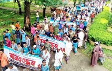 জৈন্তাপুরে ভূমির স্থায়ী বন্দোবস্তসহ ৫ দাবিতে মানববন্ধনে ও বিক্ষোভ