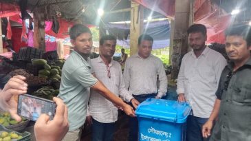 শাল্লায় (ঘুঙ্গিয়ারগাঁও) বাজারের চারপাশের ময়লা সরানোর উদ্যোগ