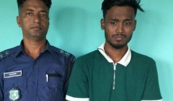 তাহিরপুরে মদ সহ পর্যটক আটক