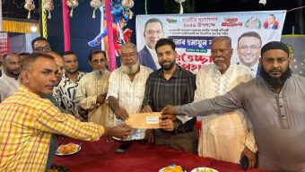 বিশ্বনাথের ২৬ পূজামণ্ডপে পররাষ্ট্র প্রতিমন্ত্রী হুমায়ূন কবিরের উপহার